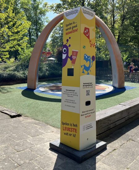 Smeerkees zonnebrandpaal Intertoys – 2025 Smeerkees zonnebrandpaal Intertoys - 2025